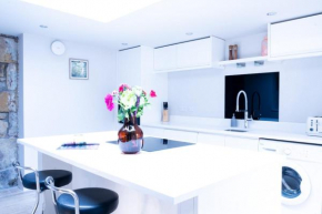 Luxury canal side cottage for families, couples and dog friendly in Lancashire